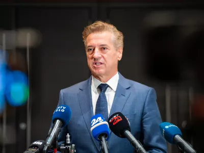 Ljubljana, DZ.Izjava za medije predsednika Gibanja Svoboda Roberta Goloba ob robu redne seje DZ.