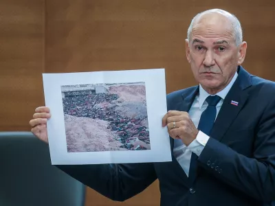 Ljubljana, DZ.Zadnji dan redne seje DZ, na kateri je na poslanska vprasanja odgovarjal predsednik vlade Janez Jansa.Predsednik vlade Janez Jansa.