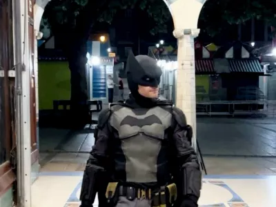 Sonni Mason, 25, dressed as batman who retrieved a stolen handbag and reunited the victim with her property. // A partygoer dressed as Batman became a real-life superhero when he chased down a thief who snatched a woman�s handbag during a night out. Sonni Mason, 25, did not expect to be fighting crime in his homemade caped-crusader costume for a friend�s fancy dress birthday party on Saturday (19/09). But Sonni, who travelled from London to Norwich in Norfolk for the event, found himself unexpectedly taking on one of the city�s criminals. He chased down a handbag snatcher through the streets, scaled a wall, and flagged down a group of police officers for help. Photo released 24/09/2026,Image: 1137965779, License: Rights-managed, Restrictions: Editorial use, commercial use may require additional licenses. We don't use AI to make images which could be mistaken for news photos. AI use will be clearly indicated. Supplied on condition you ensure personal data is processed in compliance with UK GDPR, Model Release: no / Foto: Profimedia