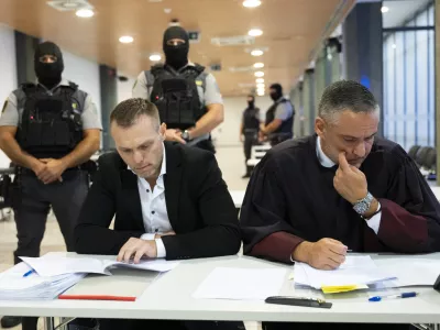 Satko ZovkoKava&scaron;ki klanmafijski umorDino Muzaferović - Cezar21.08.2025 - Predobravnavni narok za domnevne morilce Satka Zovka, gospodarsko razstavi&scaron;če. Sojenje Dinu Muzaferoviću. Foto: Nik Erik Neubauer 