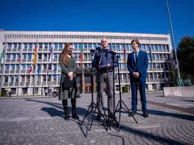 Ljubljana, Trg republike.Novinarska konferenca Pravne mreze za varstvo demokracije po vlozitvi pobude za oceno ustavnosti novele zakona o lokalnih volitvah na ustavno sodisce.Christian Moe, norveski drzavljan, ki v MOL zivi ze 28 let.