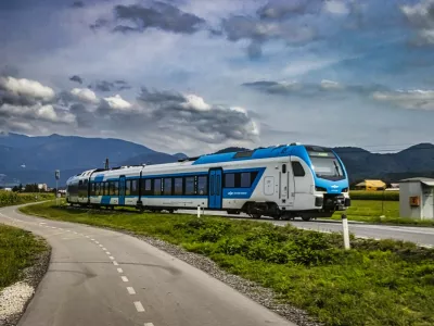 Na železni&scaron;ki povezavi med Ljubljano, Domžalami in Kamnikom je od 7. septembra potni&scaron;ki promet na voljo tudi ob nedeljah. 