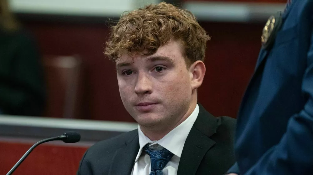 Carter Eslick is fingerprinted during his sentencing hearing in Coconino County Superior Court in Flagstaff, Arizona, on September 30, 2026. / Foto: Mark Henle/the Republic