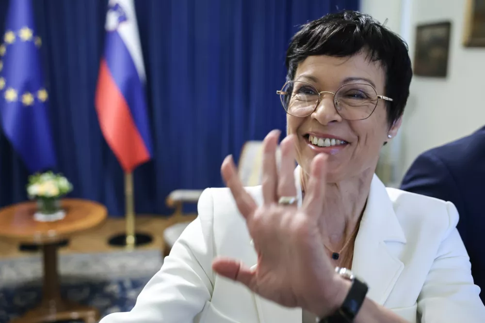 Marta Kos- 21.07.2025 - predsednik vlade Robert Golob bo sprejel evropsko komisarko za &scaron;iritev Marto Kos, s katero bosta govorila o predlogu Evropske komisije glede večletnega finančnega okvira EU 2028-2034, krepitvi konkurenčnosti ter stanju &scaron;iritvenega procesa EU//FOTO: Jaka Gasar / Foto: Jaka Gasar