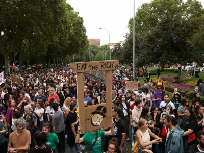 Demonstrators protest demanding political action to stop evictions and alleviate the housing crisis, in Madrid, Spain, October 3, 2026. REUTERS/Alejandro Martinez Velez
