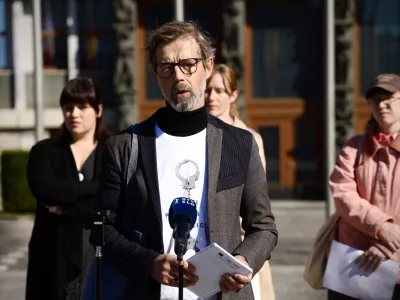 Ljubljana, Trg Republike.Izjava direktorja Centra nevladnih organizacij Gorana Forbicija glede sprememb zakona o parlamentarni preiskavi,Foto: Kaja Skrbinsek