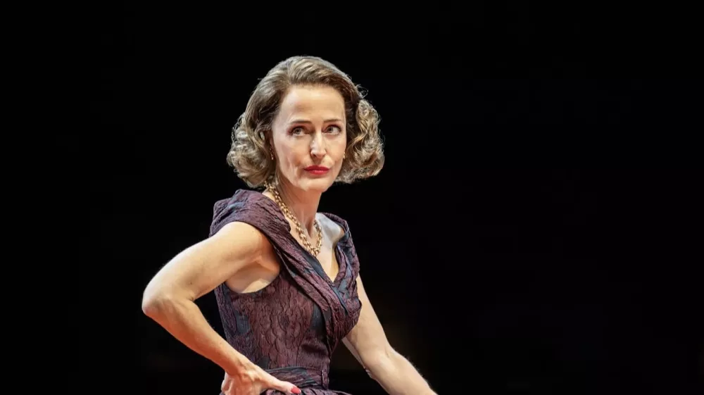 Gillian Anderson nastopa v predstavi Kdo se boji Virginie Woolf. F instagram Gillian Anderson
