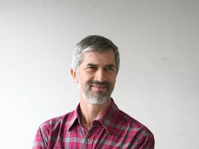 Andrej Velkavrh, meteorolog - vremenoslovec in dolgoletni televizijski napovedovalec vremena, prognostik v Uradu za meteorologijo pri ARSO - Agencija RS za okolje, kolumnist- Dnevnik 2016 - portreti za komentarje in kolumne - kolumnisti - novinarji//FOTO: Toma? Skale