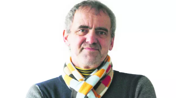 Leon Magdalenc, zunanji kolumnist - Dnevnik 2016 - portreti za komentarje in kolumne - kolumnisti - - //FOTO: Tomaž Skale------barvno, belo ozadje, za kolumno, PERMANENT!!!