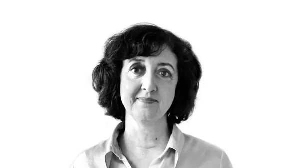 ?Ranka Ivelja, kolumnistka- Dnevnik 2016 - portreti za komentarje in kolumne - kolumnisti - novinarji - novinarka//FOTO: Tomaž Skale------&Egrave;B, belo ozadje, za komentar, PERMANENT!!!