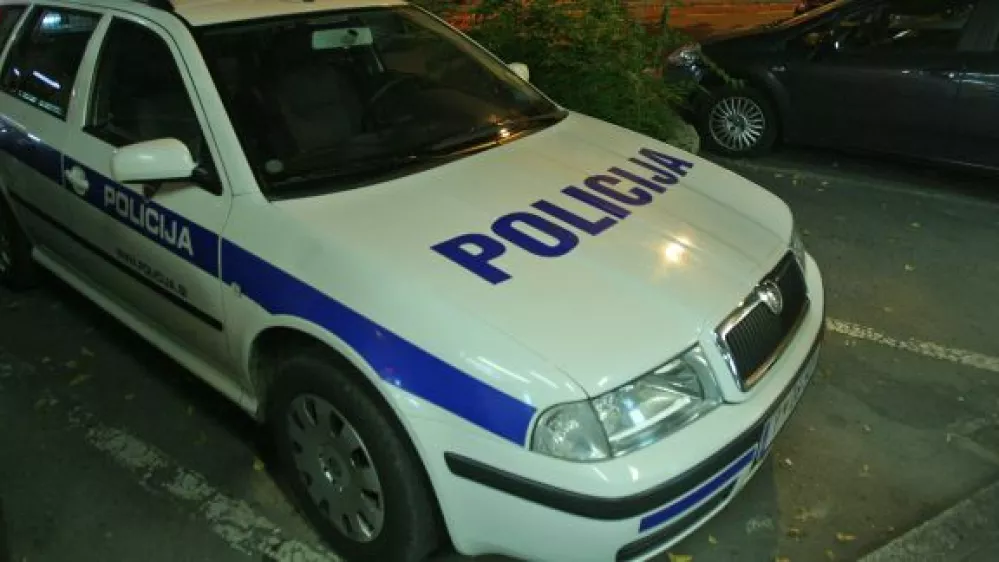 Kolodvorska ulica - policija aretirala madžarske državlajane - bankomat///FOTO: Luka CjuhaOPOMBA: ZA OBJAVO V ČASOPISU DNEVNIK