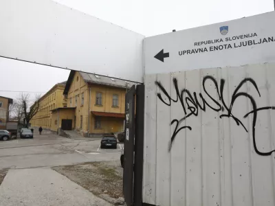 Upravne enote: dalj&scaron;e uradne ure, čeprav so zaposleni že tako obremenjeni