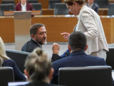 - Klemen Bo&scaron;tjančič, Svoboda,- Alenka Bratu&scaron;ek, Svoboda,- 18.09.2026. - Izredna seja DZ RS, na kateri s obravnavali predlog zakona o začasnih ukrepih za učinkovitej&scaron;e izvajanje sistema dolgotrajne oskrbe.//FOTO: Bojan Velikonja