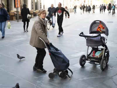 Hitrih re&scaron;itev ni, prilagajanje pa bo boleče. So stanovanja ključ do vi&scaron;je rodnosti?