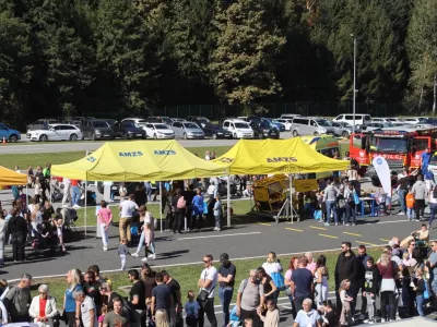 Na Vranskem se je zbrala nepregledna množica ljudi. / Foto: Domitrica In Jeras
