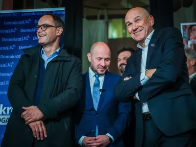 Ljubljana, Opera bar.Predstavniki strank SDS, NSi, SLS in Fokus ter Demokrati v pricakovanju rezultatov zakonodajnega referenduma o noveli zakona o parlamentarni preiskavi ter treh posvetovalnih referendumov.Predsednik Demokratov Anze Logar, predsednik NSi Jernej Vrtovec in predsednik SDS Janez Jansa. / Foto: Daniel Novakovic/sta