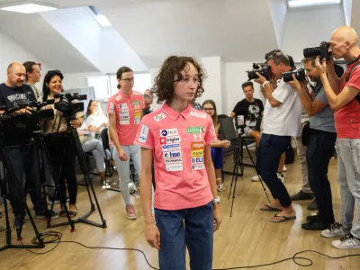 - Nika Prevc,- 07.09.2026. - Tiskovna konferenca smučarjev in smučark skakalk pred začetkom sezone v smučarskih skokih in poletih.