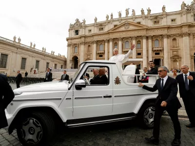 Pope Leo waves to faithful from his Popemobile as he leaves following the weekly general audience in St. Peter's Square at the Vatican, October 7, 2026. REUTERS/Remo Casilli