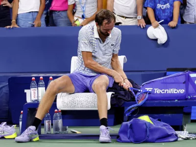 Tennis - U.S. Open - Flushing Meadows, New York, United States - August 25, 2025 Russia's Daniil Medvedev breaks his racquet after his first round match against France's Benjamin Bonzi REUTERS/Eduardo Munoz