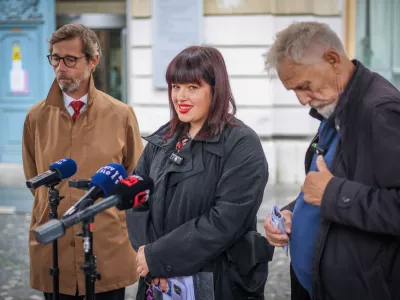 Ljubljana, Adamic-Lundrovo nabrezje.Izjava nekdanjega varuha clovekovih pravic Matjaza Hanzka glede zakona o parlamentarni preiskavi in njegovih negativnih posledicah za ustavno zagotovljene temeljne pravice do pravnega varstva in varovanje zasebnosti.Predsednik Centra za nevladne organizacije Goran Forbici, direktorica Instituta 8. marec Nika Kovac in nekdanji varuh clovekovih pravic Matjaz Hanzek.