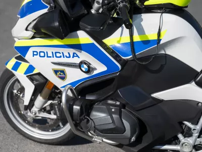 prometni nadzorpolicija - simbolična fotografijaprometna policijavarnost v prometupolicija na motorjihmotoristična policijaprehitri voznikiavtocestna policija08.04.2025 Policijski nadzor, počivali&scaron;če PovodjeFOTO: Nik Erik Neubauer