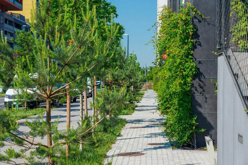 Okolica soseske Kvartet je namenjena ljudem in zelenim povr&scaron;inam. (Foto: Corwin SI)