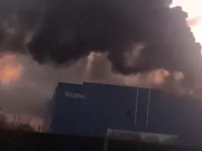 FILE PHOTO: Smoke billows from Yandex's Sasovo hub, one of the company's five large data centres, after a fire following a drone strike forced the suspension of operations at the site, which hosts tens of thousands of servers, Sasovo, Russia, in this screengrab obtained from a social media video on Otober 8, 2026. SOCIAL MEDIA/via REUTERS. THIS IMAGE HAS BEEN SUPPLIED BY A THIRD PARTY. MANDATORY CREDIT. NO RESALES. NO ARCHIVES. Verification lines: Petrol station, data centre building and road layout matched satellite and archive imagery Coordinates: 54.3729250068205, 41.934405711751126 Date verified by statement from Yandex saying that drones hit one of its major data centers in Russia's Ryazan region on October 8 NASA FIRMS detected thermal activity at the location on October 8, where there is not typically./File Photo