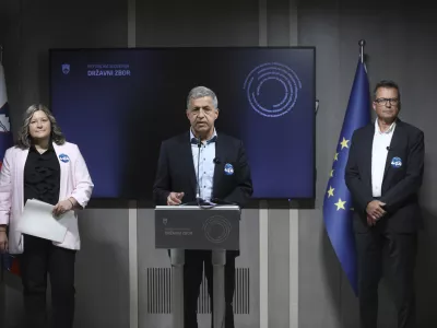 mag.ElenaZavadlav U&scaron;aj, Janez Žakelj Zvonko Černač9.10.2026 - novinarska konferenca koalicijskih strank ob vložitvi predlogov za posvetovalne referendume. referendum Foto: Luka Cjuha