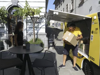 5.8.2026 - Po&scaron;ta slovenije - dostavno vozilo - robot - robotska dostava - avtonomna dostava - po ljubljaniFoto: Luka Cjuha