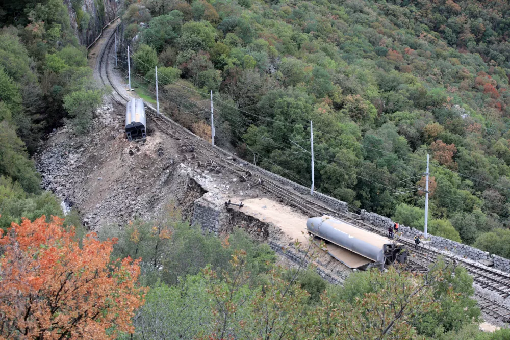 10.10.2026., Meja - Vagoni teretnog vlaka iskocili iz tracnica na ulazu u stanicu Meja. Photo: Goran Kovacic/PIXSELL