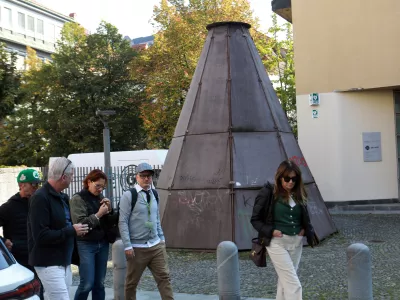 Neptunov vodnjak v sredi&scaron;ču Ljubljane ne deluje, odgovornost za vzdrževanje ostaja odprta