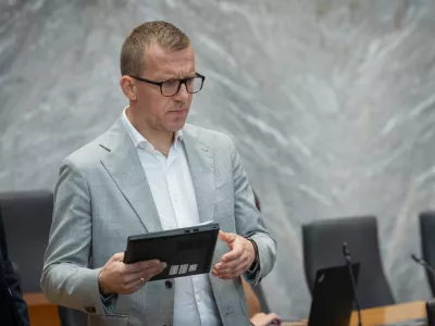 Ljubljana, DZ.Izredna seja DZ, na kateri so predstavili proracunski memorandum 2027-2028, predlog sprememb proracuna RS za leto 2027 in predlog proracuna RS za leto 2028.Poslanec Resnice Boris Mijic.