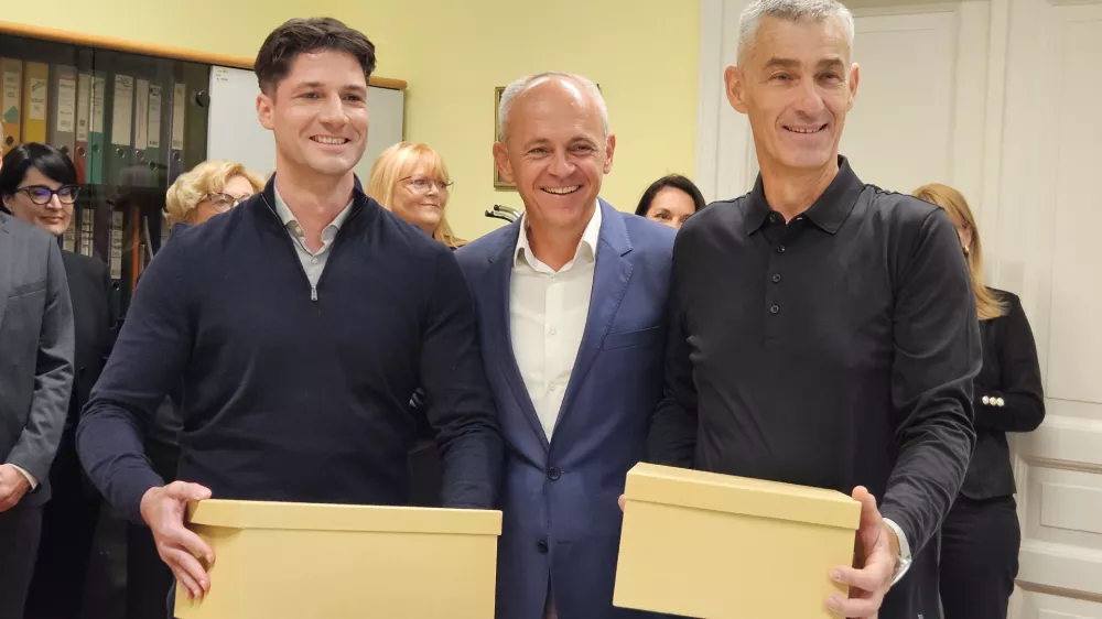 Maribor, sedez Mestne volilne komisije.Uradna vlozitev kandidature Andreja Baumana za zupana Mestne obcine Maribor in liste kandidatov Bauman. Za Maribor.Kandidat za mestnega svetnika Alen Pavlec, zupanski kandidat Andrej Bauman, predlagatelj zupanske kandidature Marko Simeunovic.