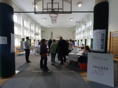 Volitve, &scaron;tirje referendumi