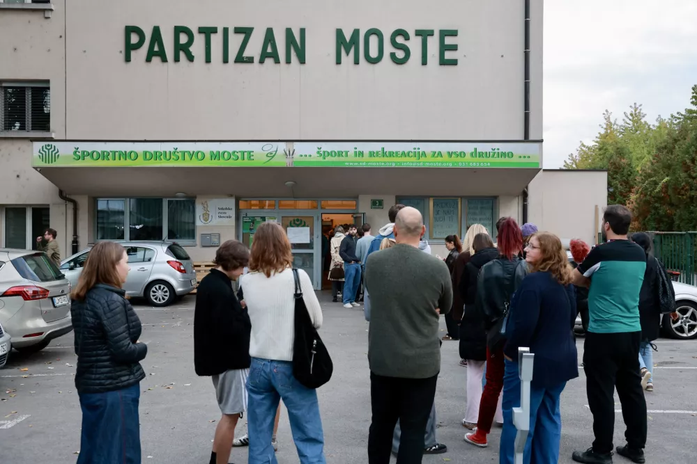 (FOTO) Kaos na ljubljanskem voli&scaron;ču: nekateri čakali uro in pol, drugi so se obrnili in od&scaron;li