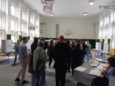 Volitve, &scaron;tirje referendumi