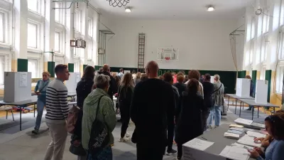 Volitve, štirje referendumi