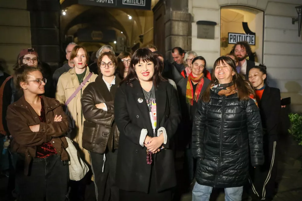 11.10.2026 - referendum 4x za 4x proti 11 oktober - zakonodajni in 3 x posvetovalni referendum - ekipa In&scaron;tituta 8. marec skupaj s civilno družbo rezultate referenduma spremljala v PritličjuFoto: Luka Cjuha