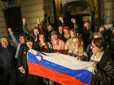 11.10.2026 - referendum 4x za 4x proti 11 oktober - zakonodajni in 3 x posvetovalni referendum - ekipa In&scaron;tituta 8. marec skupaj s civilno družbo rezultate referenduma spremljala v PritličjuFoto: Luka Cjuha