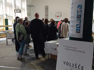 Volitve, &scaron;tirje referendumi