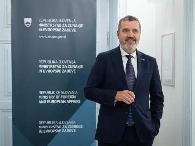 Ljubljana, MZEZ.Minister za zunanje in evropske zadeve Tone Kajzer je vodil prvo zasedanje strateskega sveta v svojem mandatu, na katerem so razpravljali o prenovi zunanjepoliticne strategije Slovenije.