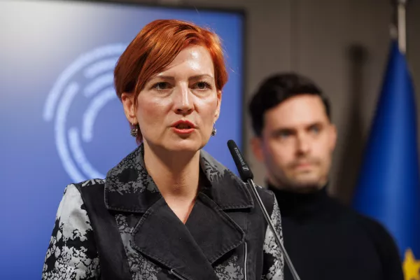 Ljubljana, DZ.Izjava za medije opozicijskih strank po seji kolegija predsednika drzavnega zbora.Vodja poslanske skupine Levica Asta Vrecko.