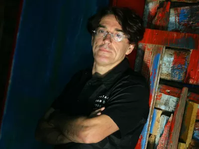 Goran Lisica Fox: Rijeka&ndash;Paris&ndash;Texas 2 je pravzaprav dokumentacija segmenta glasbene ustvarjalnosti na Reki, oblika izražanja in komunikacije, lahko pa rečemo tudi, da je pregled sodobne rock scene. F Matej Družnik