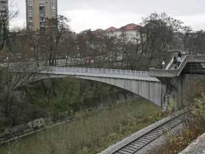 - Gruberjev prekop - betonska brv na Streli&scaron;ki ulici čez Ljubljanico - povezuje Ro&scaron;ka - Hradeckega ulica, //FOTO: Matej Pov&scaron;eOPOMBA: ZA OBJAVO V ČASOPISU DNEVNIK