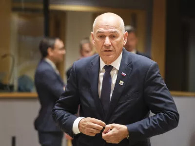 Belgija, Bruselj.Dvodnevni vrh EU na temo dolgorocnega proracuna EU in odziva unije na visoke cene energentov.Predsednik vlade Janez Jansa.