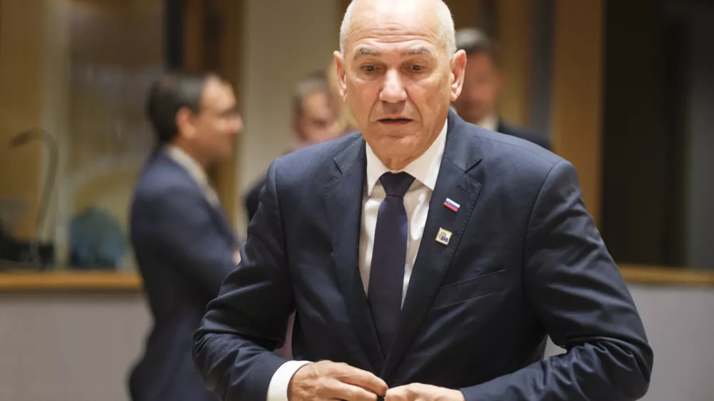 Belgija, Bruselj.Dvodnevni vrh EU na temo dolgorocnega proracuna EU in odziva unije na visoke cene energentov.Predsednik vlade Janez Jansa.