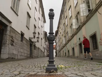 - Križevni&scaron;ka ulica- Prebivalci imajo onemogočen dostop do hi&scaron;e//FOTO: Klemen JekeOPOMBA: ZA OBJAVO V ČASOPISU DNEVNIK