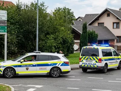 Streljanje pri Vodicah, policija, policijski avto, policist, intervencijaradovljica