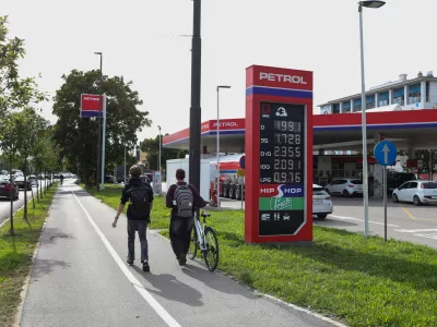 Koliko nas staneta cenej&scaron;i dizel in bencin?