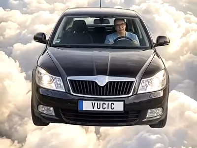 Aleksandar Vučić se pojavlja v reklamnih spotih, ki so eden bolj bizaren od drugega. F tiktok profil Aleksandra Vučića